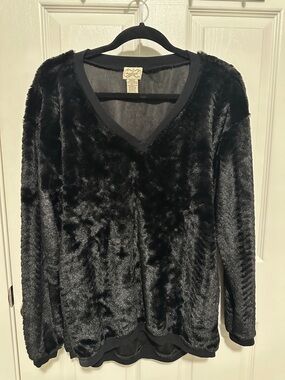 eyelash couture Black Faux Fur V-Neck Sweatshirt